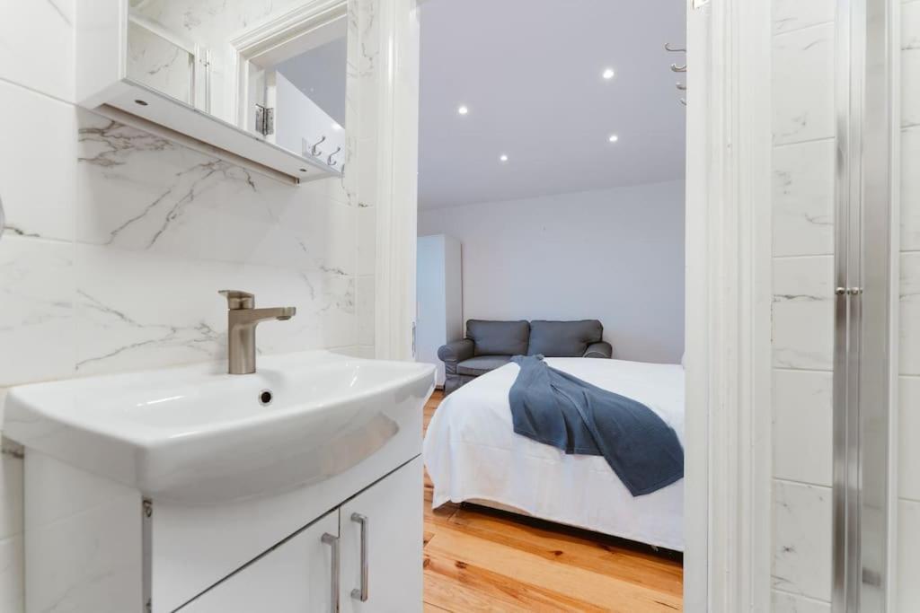 Your Lovely Studio Flat- West3 London Exterior photo